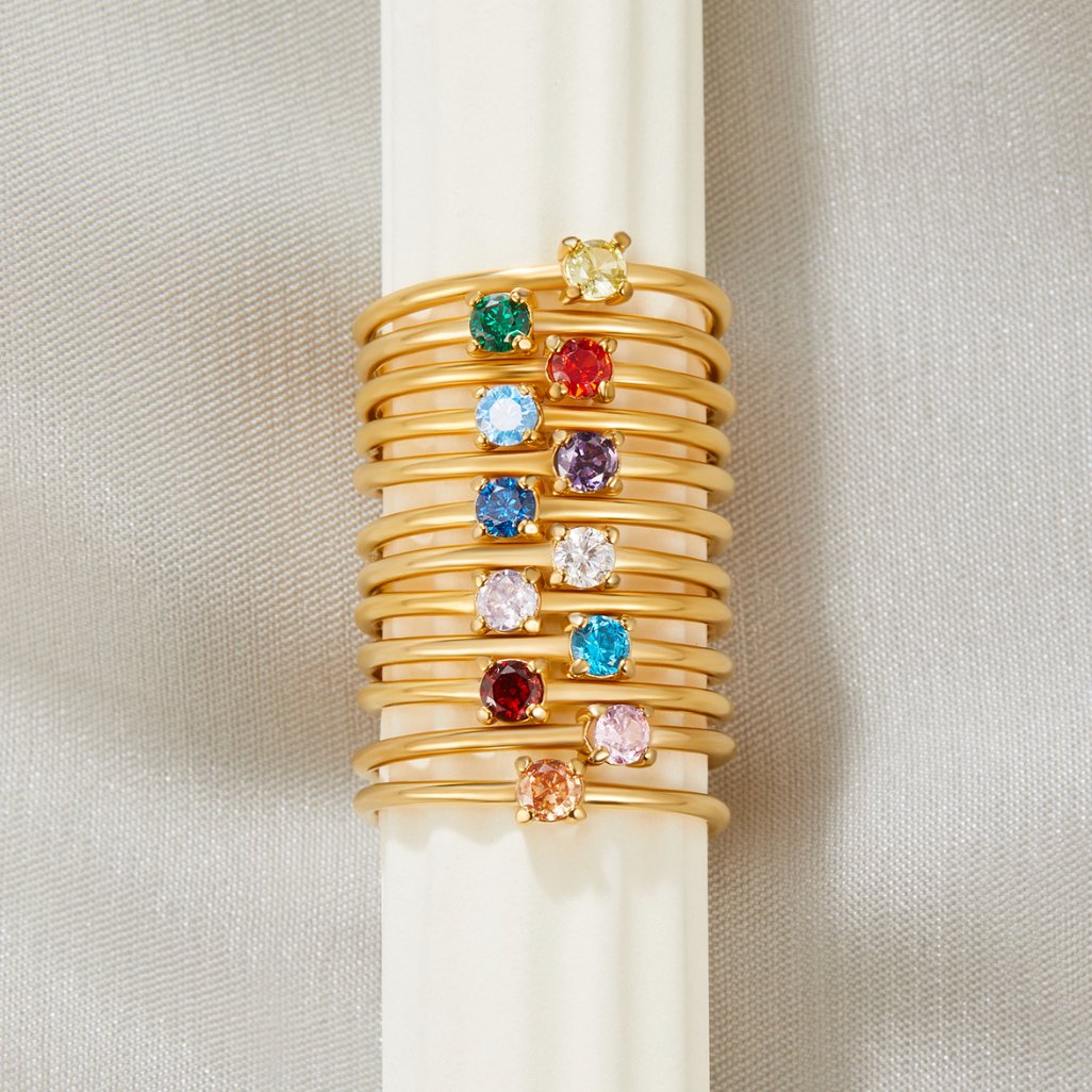 Anillos de oro con piedra de nacimiento