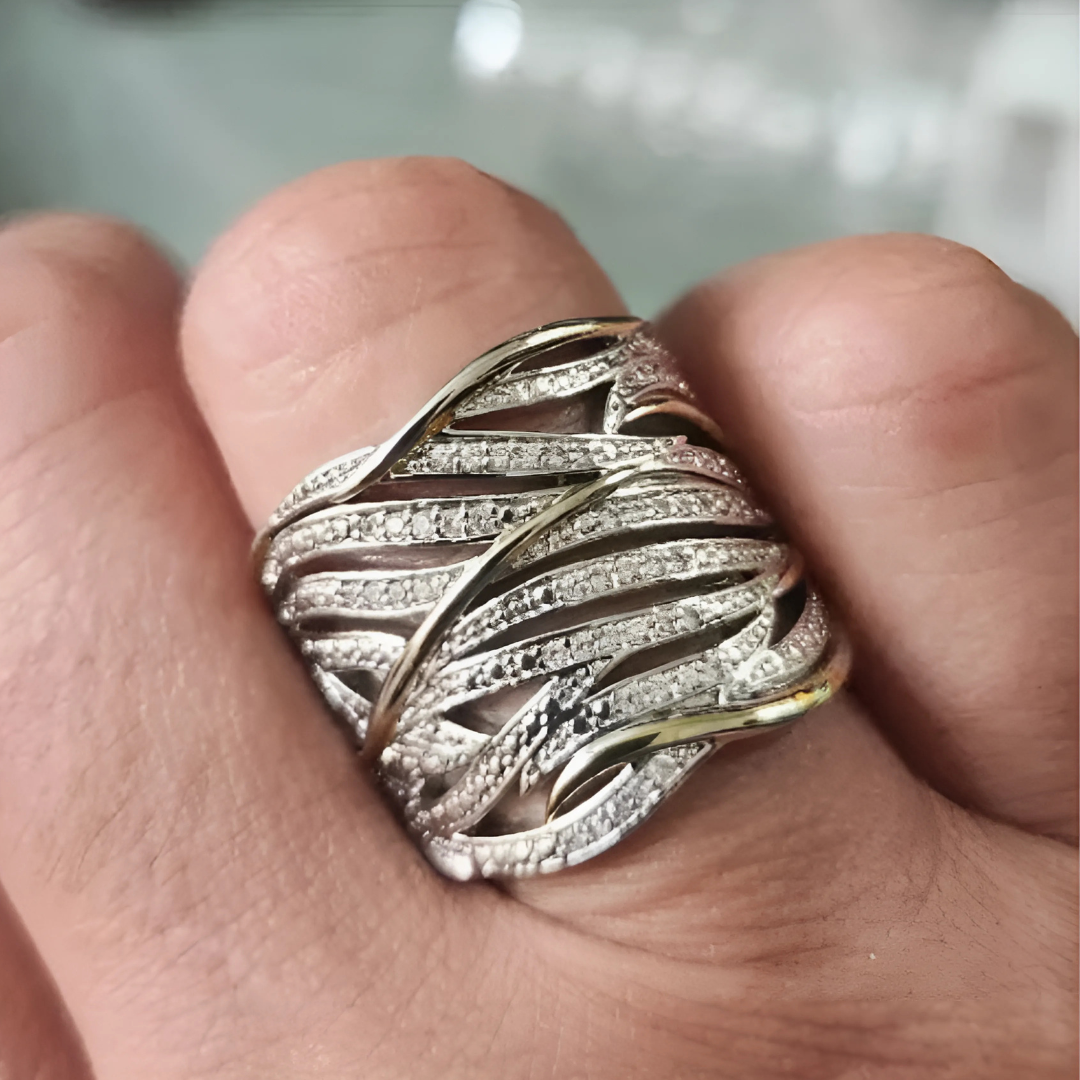Anillo retorcido de múltiples capas elegante