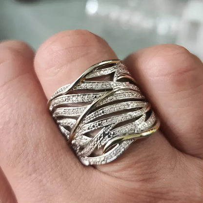 Anillo retorcido de múltiples capas elegante
