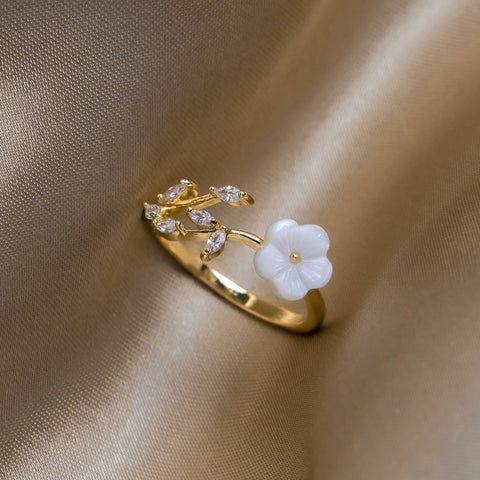Estela - Anillo de Flores Blancas
